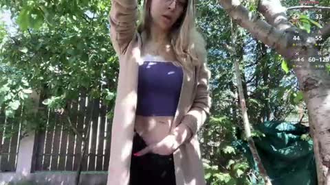 Snapshot of blondevenom chatting on 05.18.26 OnlyFans livia77 twitter liv20 4u online show from 05.18.26