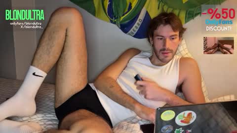 Snapshot of blondultra chatting on 01.08.26 blondultra online show from 01.08.26