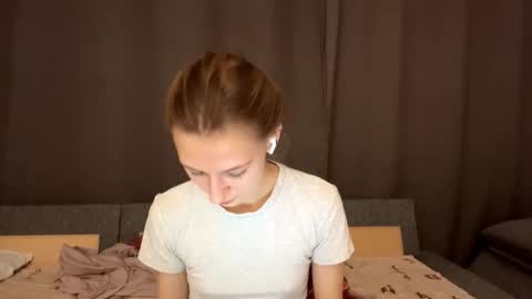 Snapshot of bloody_babe chatting on 12.05.25 Brook online show from 12.05.25