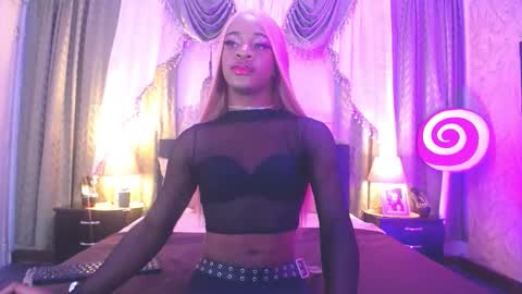 Snapshot of bloom_bbc chatting on 01.11.26 bloom_bbc online show from 01.11.26