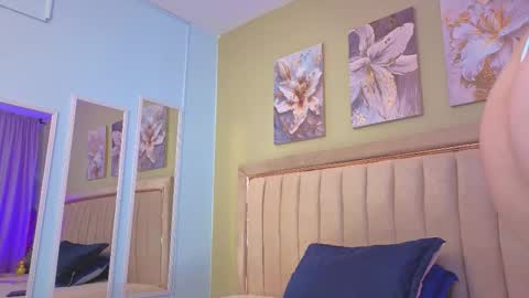 Snapshot of bloom_star01 chatting on 10.16.25 bloom_star01 online show from 10.16.25