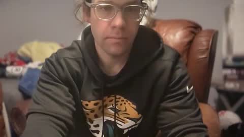 Snapshot of blue_eyed_boy2 chatting on 12.20.25 blue_eyed_boy2 online show from 12.20.25