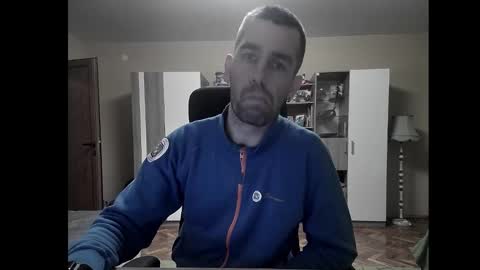 Snapshot of blue_eyed_wolf chatting on 12.10.24 Runaway online show from 12.10.24