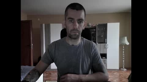 Snapshot of blue_eyed_wolf chatting on 12.11.24 Runaway online show from 12.11.24