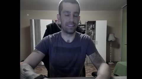 Snapshot of blue_eyed_wolf chatting on 01.10.25 Runaway online show from 01.10.25