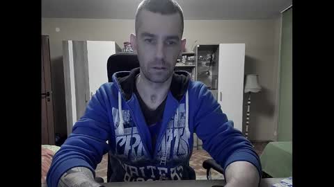 Snapshot of blue_eyed_wolf chatting on 02.15.25 Runaway online show from 02.15.25