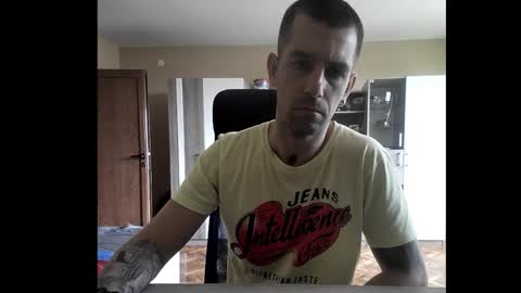 Snapshot of blue_eyed_wolf chatting on 10.13.25 Runaway online show from 10.13.25