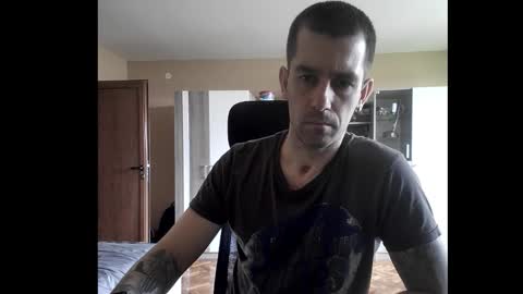 Snapshot of blue_eyed_wolf chatting on 10.19.25 Runaway online show from 10.19.25