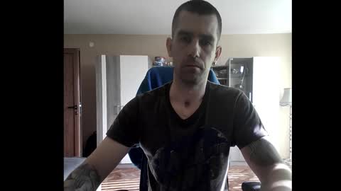 Snapshot of blue_eyed_wolf chatting on 11.09.25 Runaway online show from 11.09.25