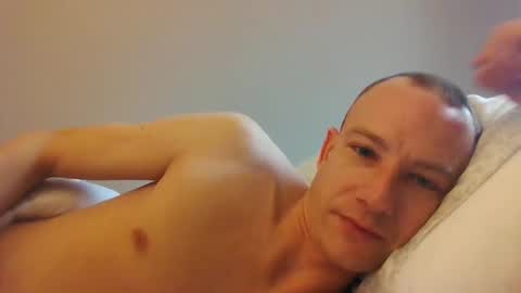 Snapshot of blue_eyes_888 chatting on 01.06.25 blue_eyes_888 online show from 01.06.25