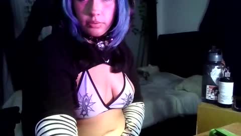 Snapshot of blue_katt chatting on 09.19.25 blue katt online show from 09.19.25