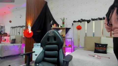 blue_tay1 online show from 10.30.25