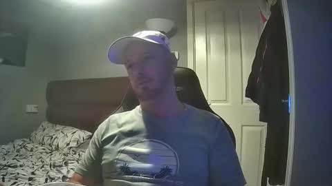 Snapshot of bluebirdflame1 chatting on 10.31.25 bluebirdflame1 online show from 10.31.25