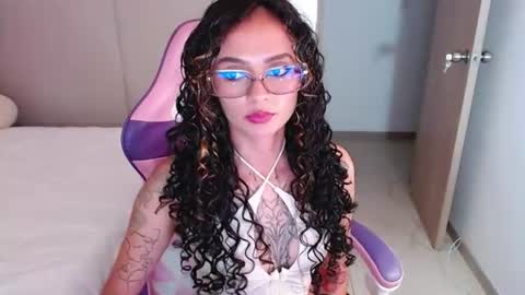 Im Abril .. Nice to meet you  thumb up me please its important  INDEPENDENT MODEL online show from 06.25.26
