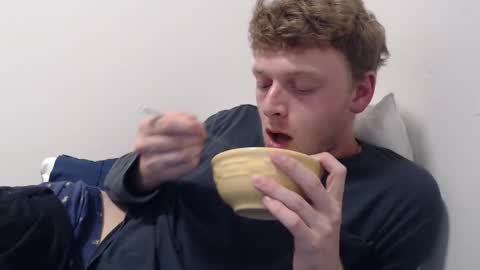 Snapshot of blueeyedtwinkie chatting on 02.03.26 blue eyed twink online show from 02.03.26