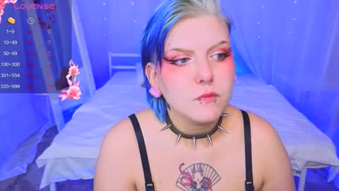 Snapshot of bluelunaray chatting on 09.24.25 Hi my name is Lunaray online show from 09.24.25