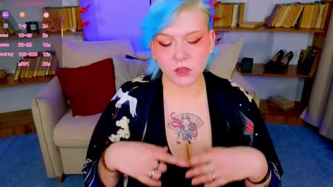 Snapshot of bluelunaray chatting on 09.29.25 Hi my name is Lunaray online show from 09.29.25