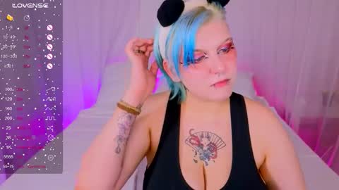 Snapshot of bluelunaray chatting on 09.30.25 Hi my name is Lunaray online show from 09.30.25