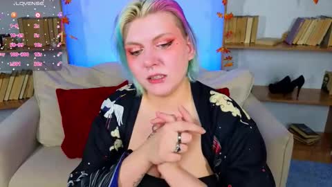 Snapshot of bluelunaray chatting on 10.11.25 Hi my name is Lunaray online show from 10.11.25