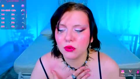 Snapshot of bluelunaray chatting on 12.20.25 Hi my name is Lunaray online show from 12.20.25