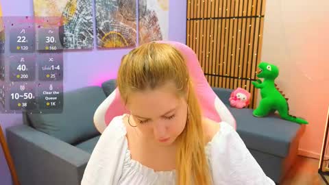 Snapshot of blush_ellie chatting on 02.12.25 Ellie3 online show from 02.12.25