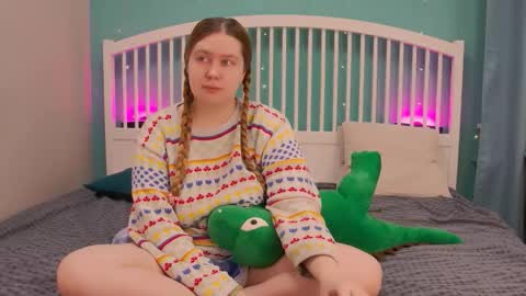 Snapshot of blush_ellie chatting on 11.17.25 Ellie3 online show from 11.17.25