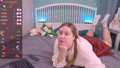 Snapshot of blush_ellie chatting on 11.23.25 Ellie3 online show from 11.23.25