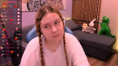 Snapshot of blush_ellie chatting on 11.24.25 Ellie3 online show from 11.24.25