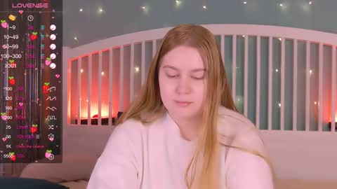 Snapshot of blush_ellie chatting on 12.15.25 Ellie3 online show from 12.15.25