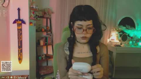 Snapshot of blushing_nymph chatting on 11.08.25 Im Nym Justa nymph on twitter and IG online show from 11.08.25