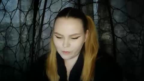 Snapshot of blushing_star chatting on 11.29.25 blushing_star online show from 11.29.25