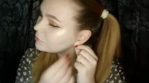 Snapshot of blushing_star chatting on 12.03.25 blushing_star online show from 12.03.25