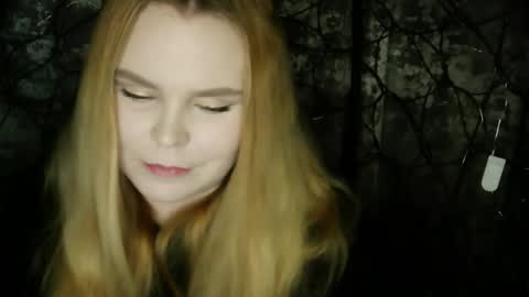 Snapshot of blushing_star chatting on 12.15.25 blushing_star online show from 12.15.25