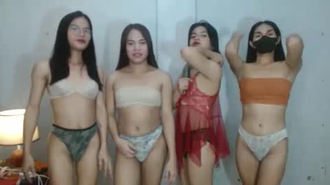 Snapshot of blythe_show chatting on 02.15.25 blythe_show online show from 02.15.25