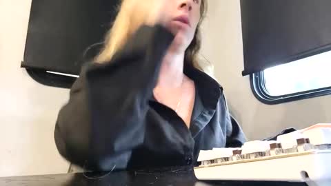 MamaMorgan online show from 11.16.25