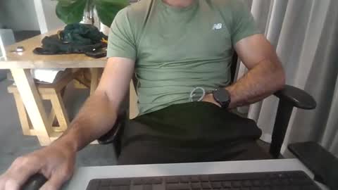 Snapshot of bob337733 chatting on 04.11.26 bob337733 online show from 04.11.26