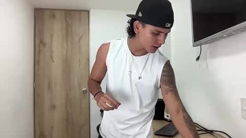 Snapshot of bob_pettersonn chatting on 09.11.25 Bob INDEPENDENT MODEL online show from 09.11.25