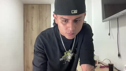 Snapshot of bob_pettersonn chatting on 10.11.25 Bob INDEPENDENT MODEL online show from 10.11.25