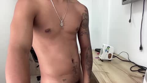 Snapshot of bob_pettersonn chatting on 10.11.25 Bob INDEPENDENT MODEL online show from 10.11.25