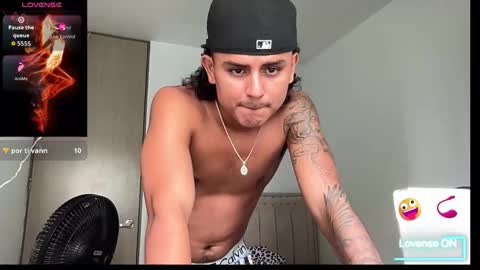 Snapshot of bob_pettersonn chatting on 10.29.25 Bob INDEPENDENT MODEL online show from 10.29.25