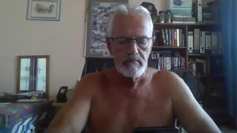 Snapshot of bobbgud chatting on 04.15.26 Bobbgud online show from 04.15.26