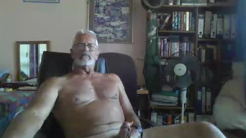 Snapshot of bobbgud chatting on 05.20.26 Bobbgud online show from 05.20.26