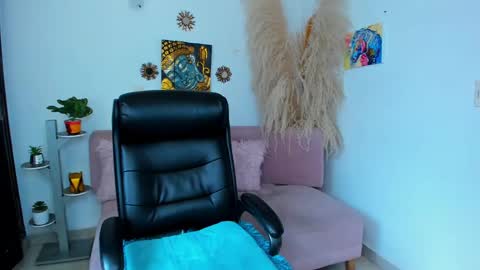 Snapshot of bombaneraa chatting on 02.12.25 Salma Independent Model online show from 02.12.25