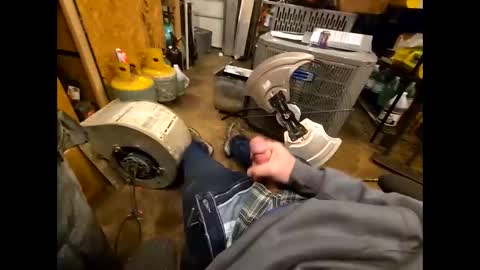 Snapshot of bombinshaman chatting on 12.04.25 bombinshaman online show from 12.04.25