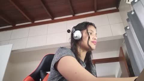 Snapshot of bombomepimenta chatting on 10.18.25 bombomepimenta online show from 10.18.25