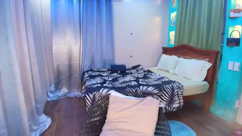 Snapshot of bombshelllaurax chatting on 04.30.26 bombshelllaurax online show from 04.30.26