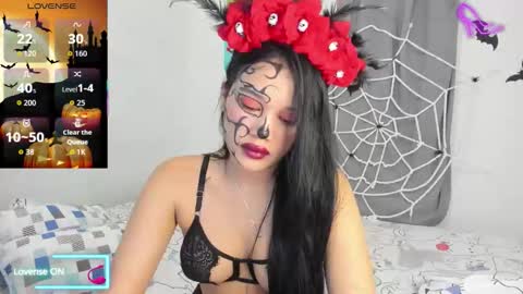 Snapshot of bomburheroes chatting on 10.31.25 bombon y bellota online show from 10.31.25