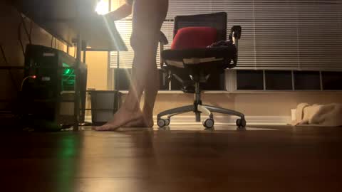 Snapshot of bone2play chatting on 01.05.25 FRECKLES online show from 01.05.25