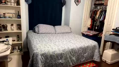 Snapshot of bone2play chatting on 01.13.25 FRECKLES online show from 01.13.25