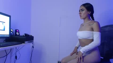 Snapshot of bonnie_blue_18 chatting on 11.25.25 Bonnie online show from 11.25.25